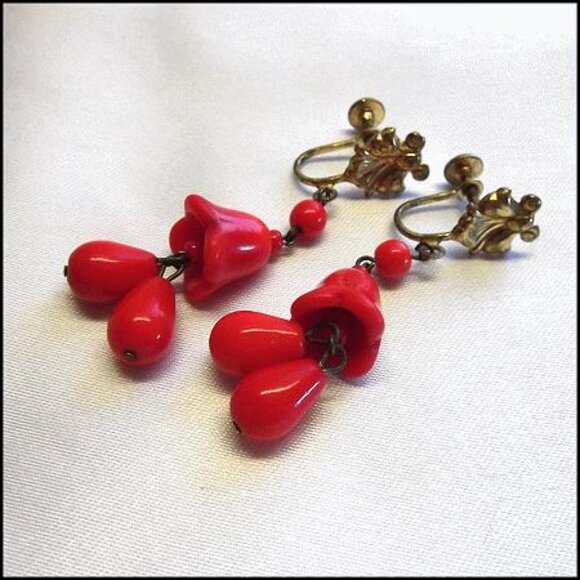 1940s Czech Red Glass Dangle Vintage Christmas Earrings 14558 - Picture 3 of 5
